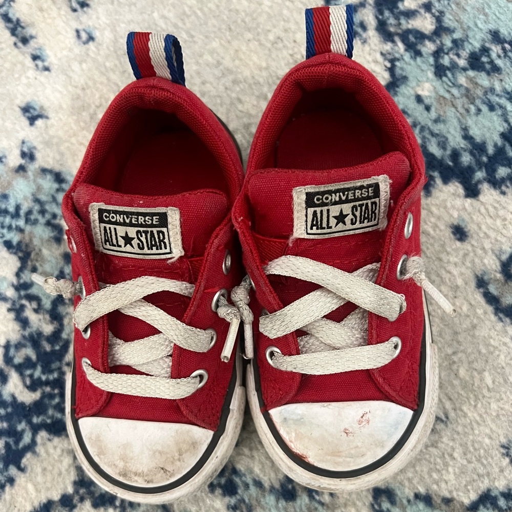 Converse Toddler Kids Red and White Sneakers size 6 GUC